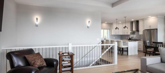 5 bedrooms House in British Columbia, Canada No. 1287 4