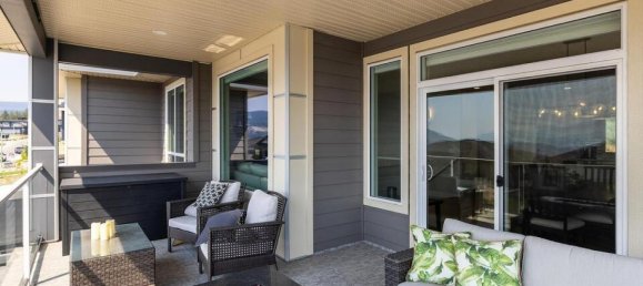 5 bedrooms House in British Columbia, Canada No. 1287 11