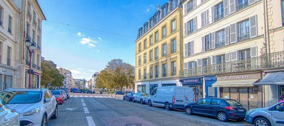 3 bedrooms Apartment in Versailles, France No. 291753 7