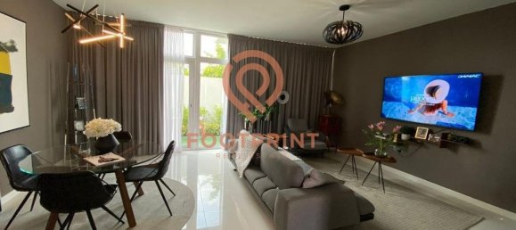 Adosado de 3 dormitorios en Dubai, UAE No. 23767 2