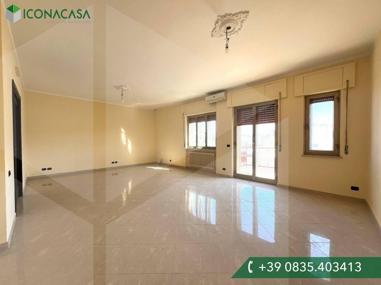 Apartamento de 4 habitaciónes en Matera, Italy No. 17873