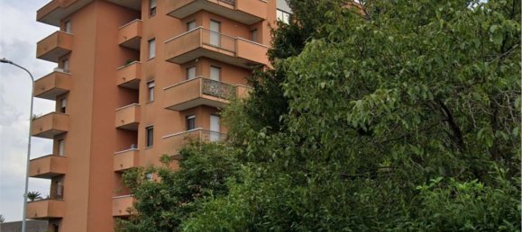 3 rooms Apartment in Meda, Italy No. 8555 2