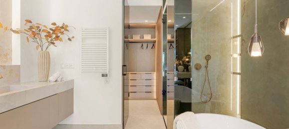 Apartamento de 3 dormitorios en Estepona, Spain No. 206879 48