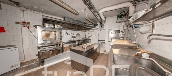 3 Schlafzimmer Wohnung in Rome, Italy, Nr. 210859 12