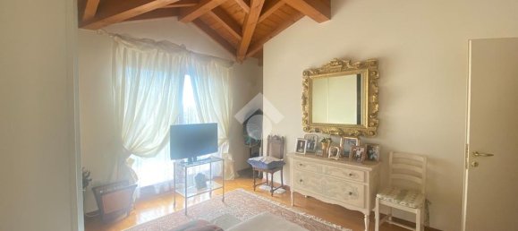 2 bedrooms Villa in Sale Marasino, Italy No. 305649 8