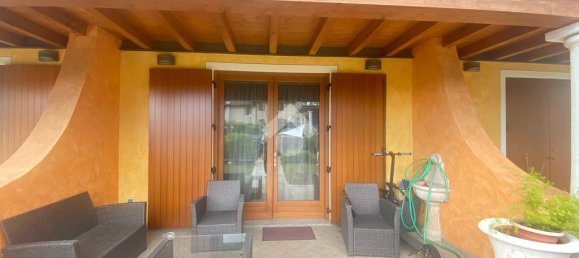 2 bedrooms Villa in Sale Marasino, Italy No. 305649 2