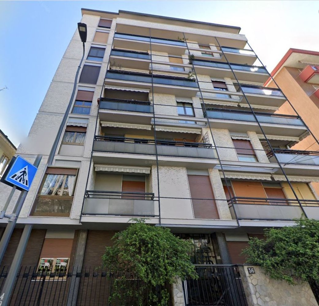 4 bedrooms Apartment in Milan, Italy No. 395873