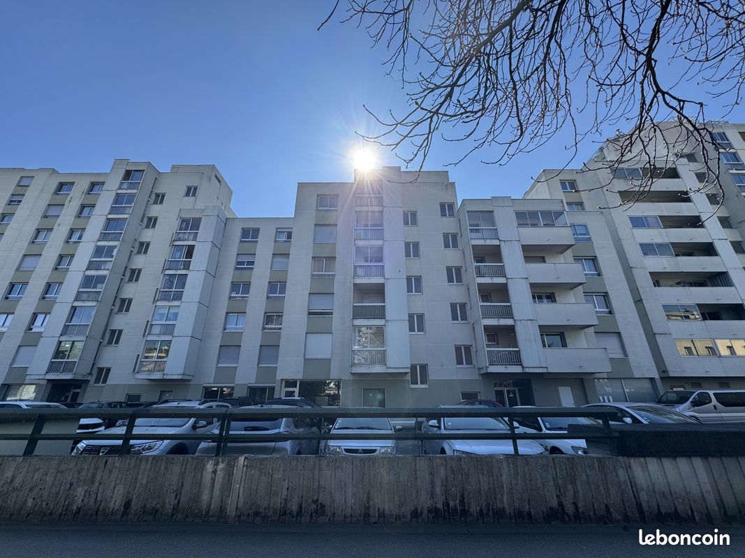 2 bedrooms Apartment in Grenoble, France No. 190492