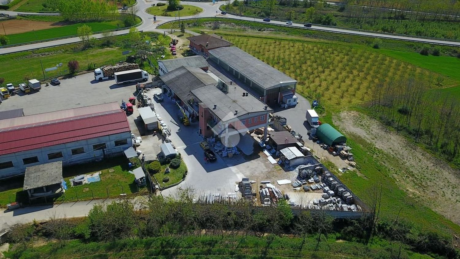 1000m² Warehouse in Cuneo, Italy No. 89333