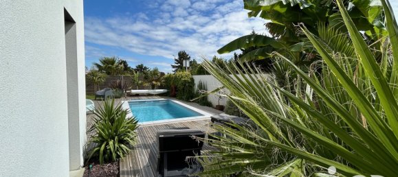 3 bedrooms Villa in Royan, France No. 277287 2