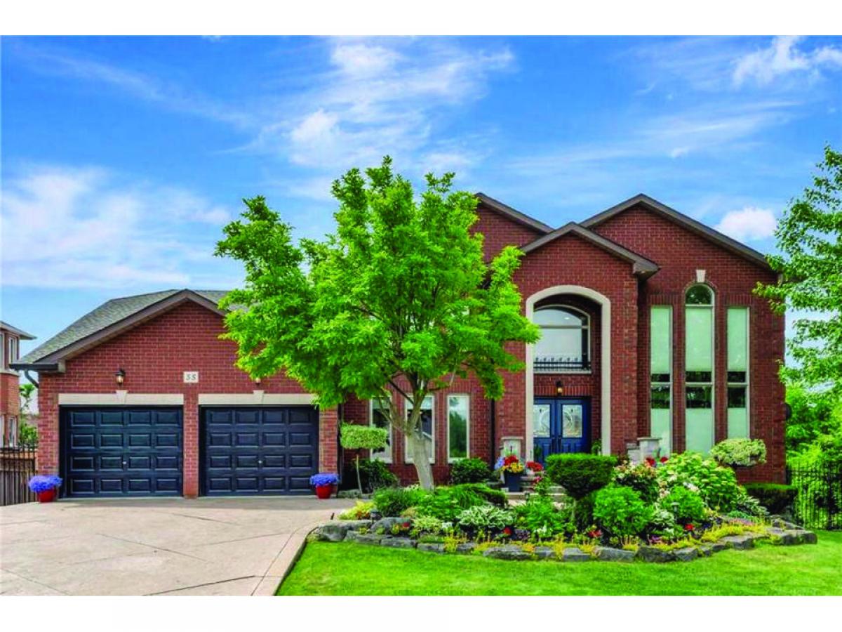 5 bedrooms House in Hamilton, Canada No. 409