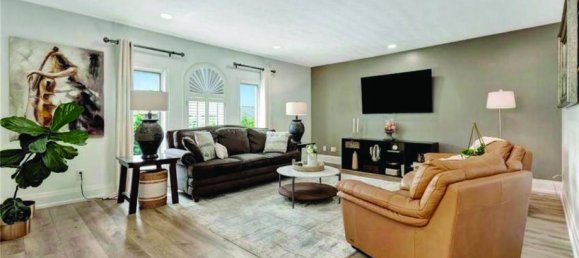 5 bedrooms House in Hamilton, Canada No. 409 9