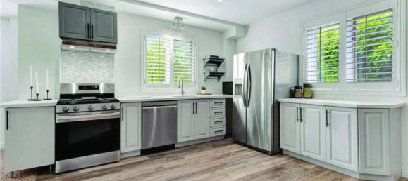 5 bedrooms House in Hamilton, Canada No. 409 12