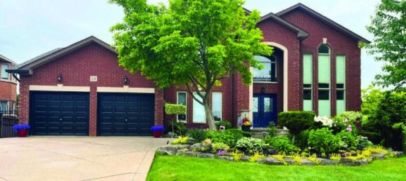 5 bedrooms House in Hamilton, Canada No. 409 3