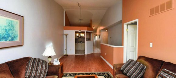 2 bedrooms House in Hamilton, Canada No. 514 8