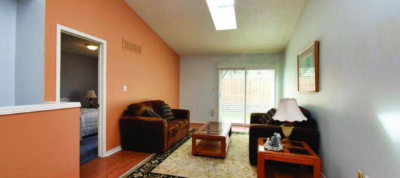 2 bedrooms House in Hamilton, Canada No. 514 2