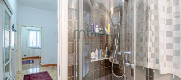 3 rooms Apartment in Genoa, Italy No. 37304 14