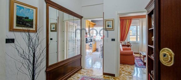 3 rooms Apartment in Genoa, Italy No. 37304 2