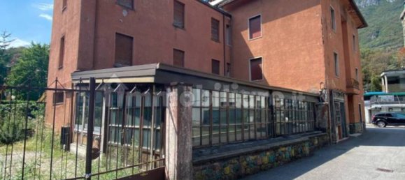 1000m² Building in Darfo Boario Terme, Italy No. 301438 2