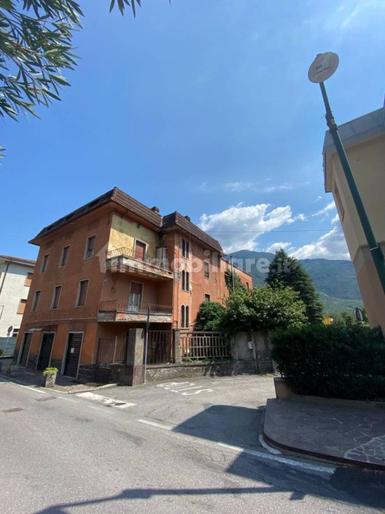 1000m² Building in Darfo Boario Terme, Italy No. 301438