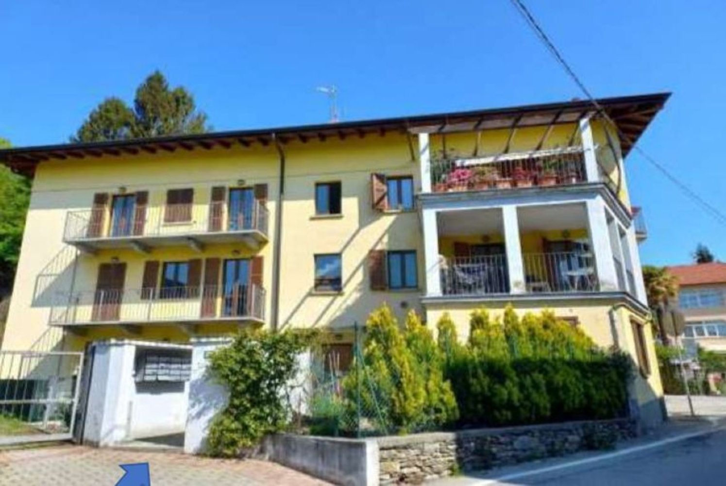 3-salle Appartement à Luino, Italy No. 12952