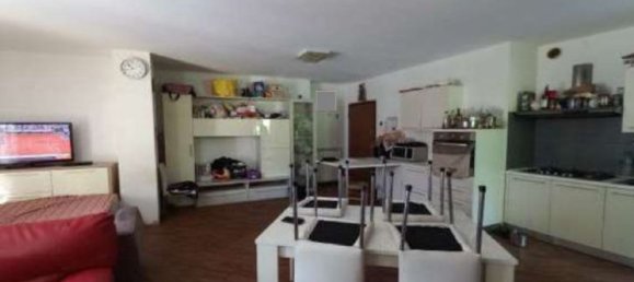 3-salle Appartement à Luino, Italy No. 12952 13