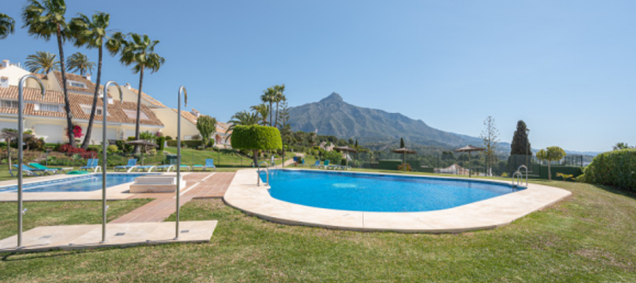 4 bedrooms Townhouse in Nueva Andalucia, Spain No. 4762 5