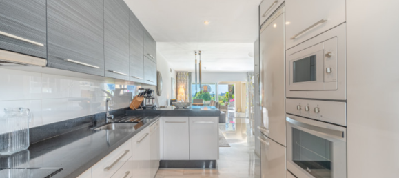 4 bedrooms Townhouse in Nueva Andalucia, Spain No. 4762 6