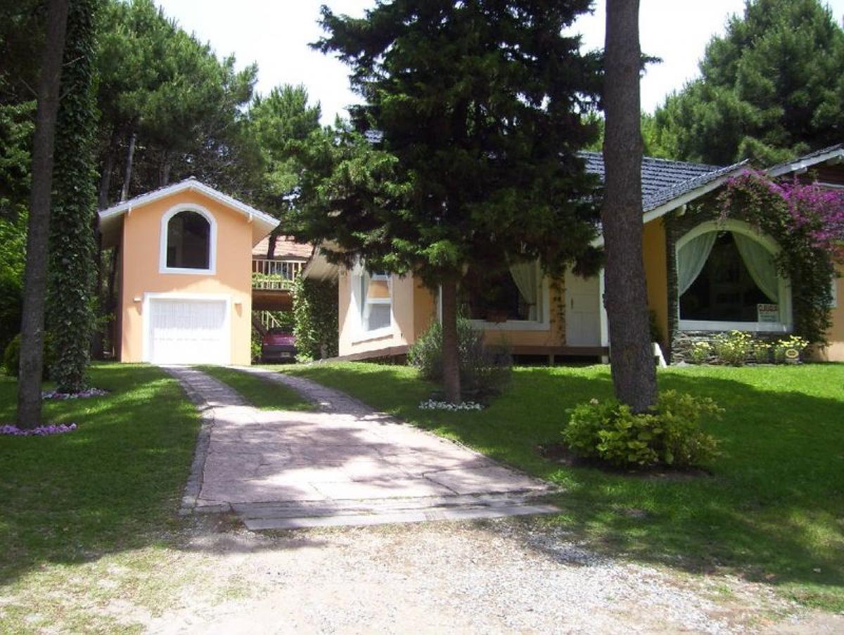 3 bedrooms House in Mar del Plata, Argentina No. 65508