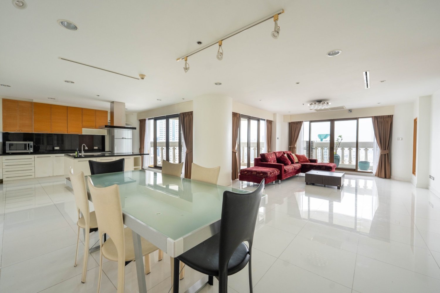 Condominio de 2 dormitorios en Bang Rak, Thailand No. 67007