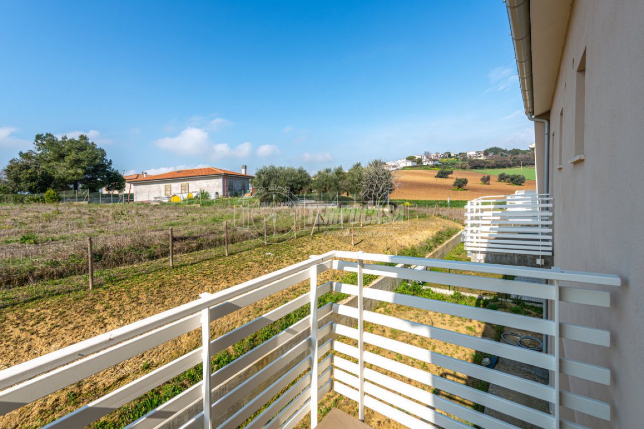 Casa de 4 habitaciónes en Numana, Italy No. 149475