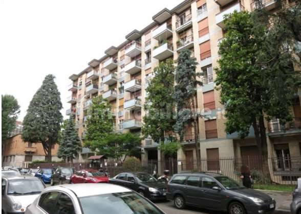 3 rooms Apartment in Milan, Italy No. 285436