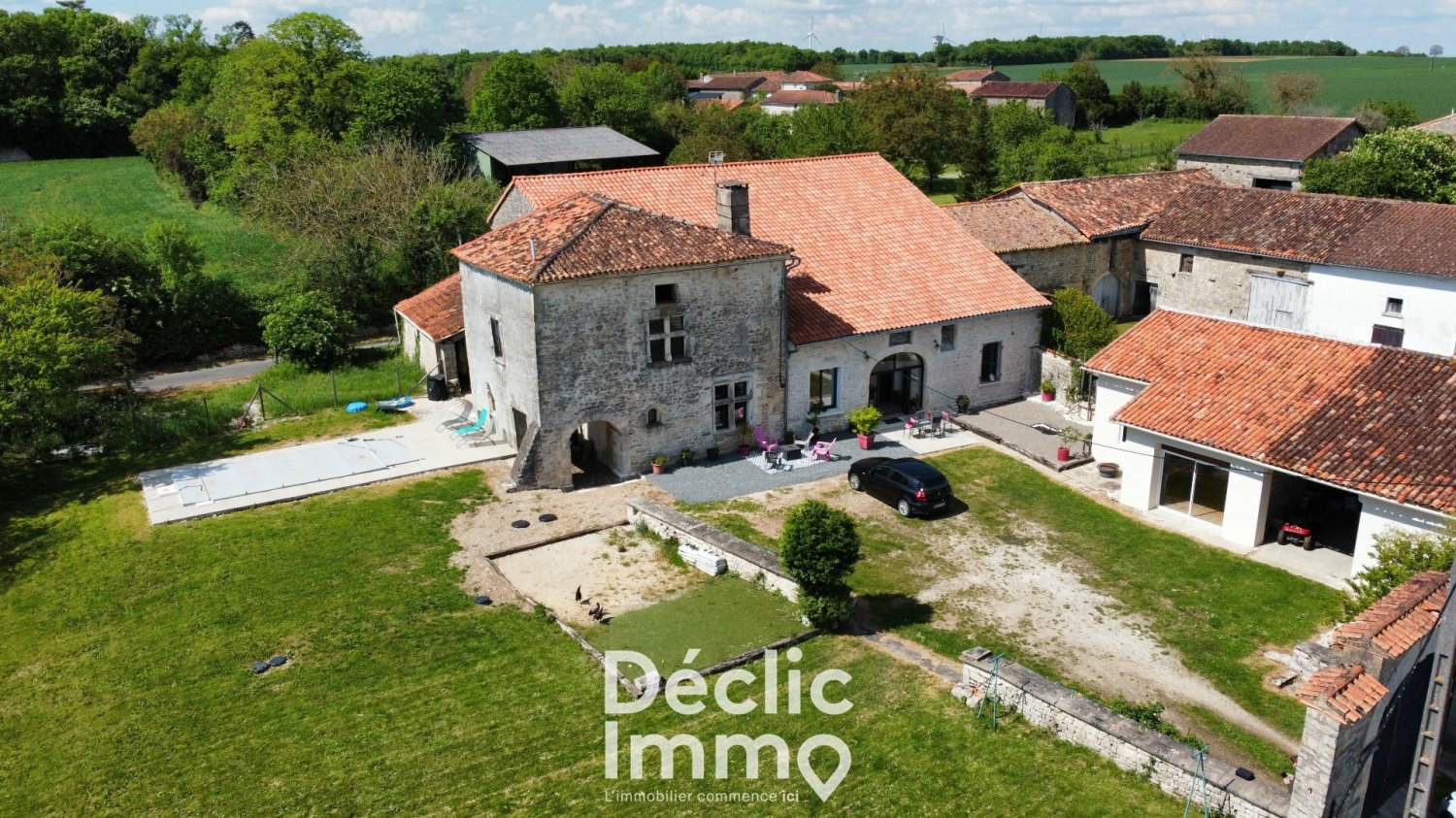 5 bedrooms House in Fontenille, France No. 102214