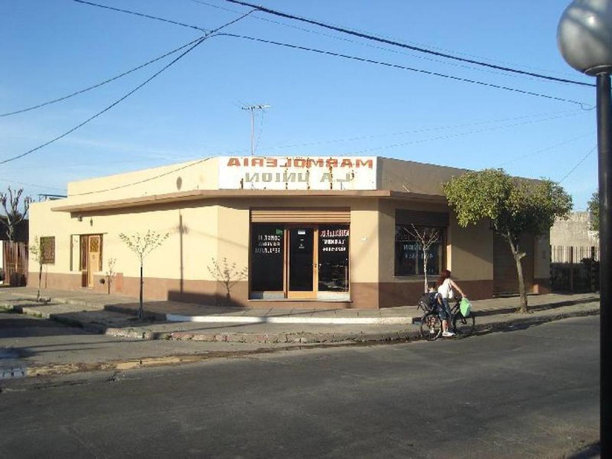 2 bedrooms House in Moron, Argentina No. 75554