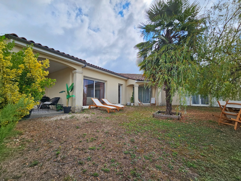 Casa de 7 divisões em La Couronne, France N.º 278796