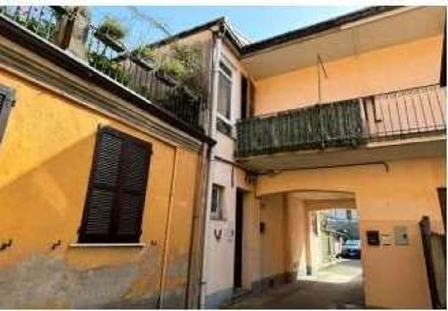3 rooms Apartment in Venegono Superiore, Italy No. 186704