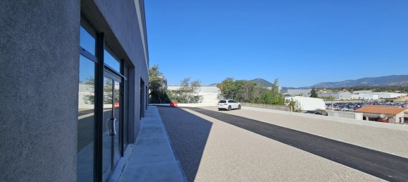 92m² Commercial property in Ajaccio, France No. 243954 3