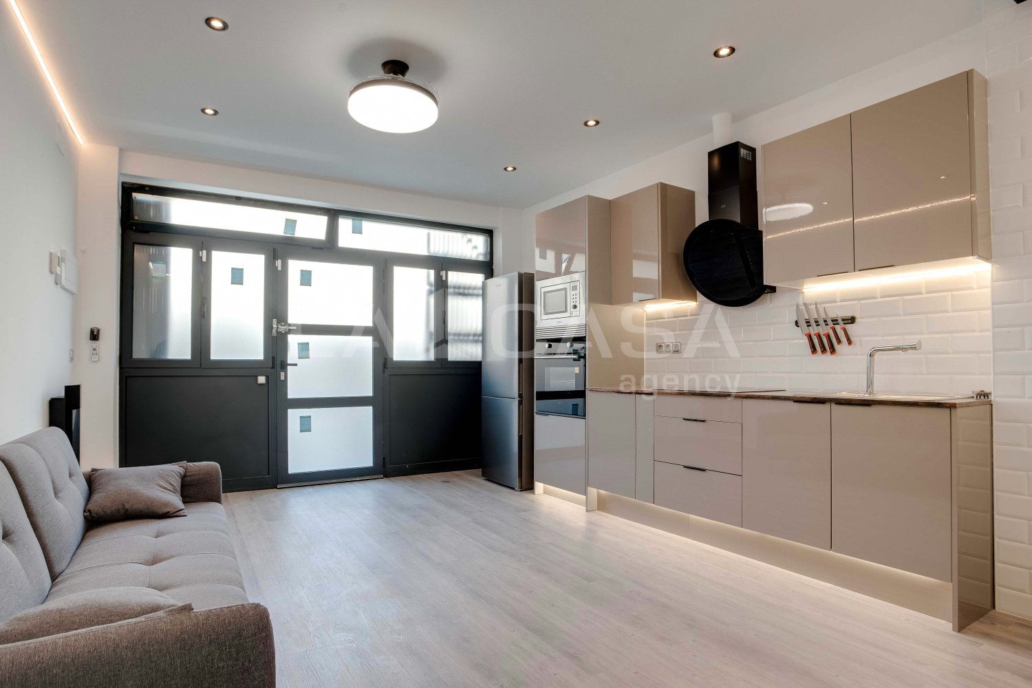 Imóvel comercial em L'Hospitalet de Llobregat, Spain 40 m² N.º 263277