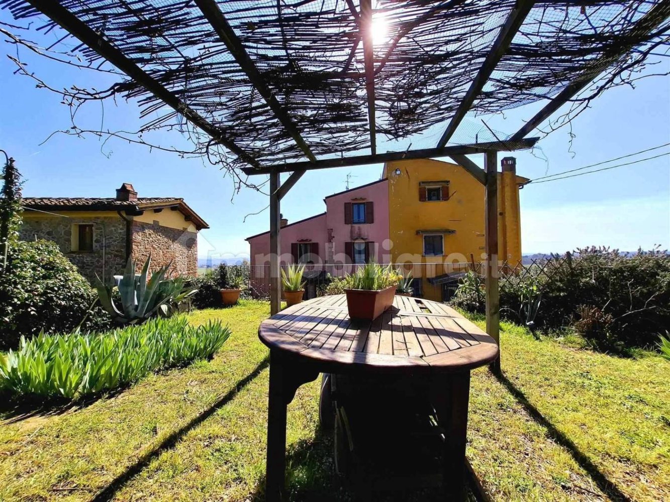 2 bedrooms House in Capraia e Limite, Italy No. 50496