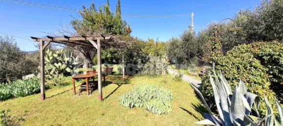 2 bedrooms House in Capraia e Limite, Italy No. 50496 2