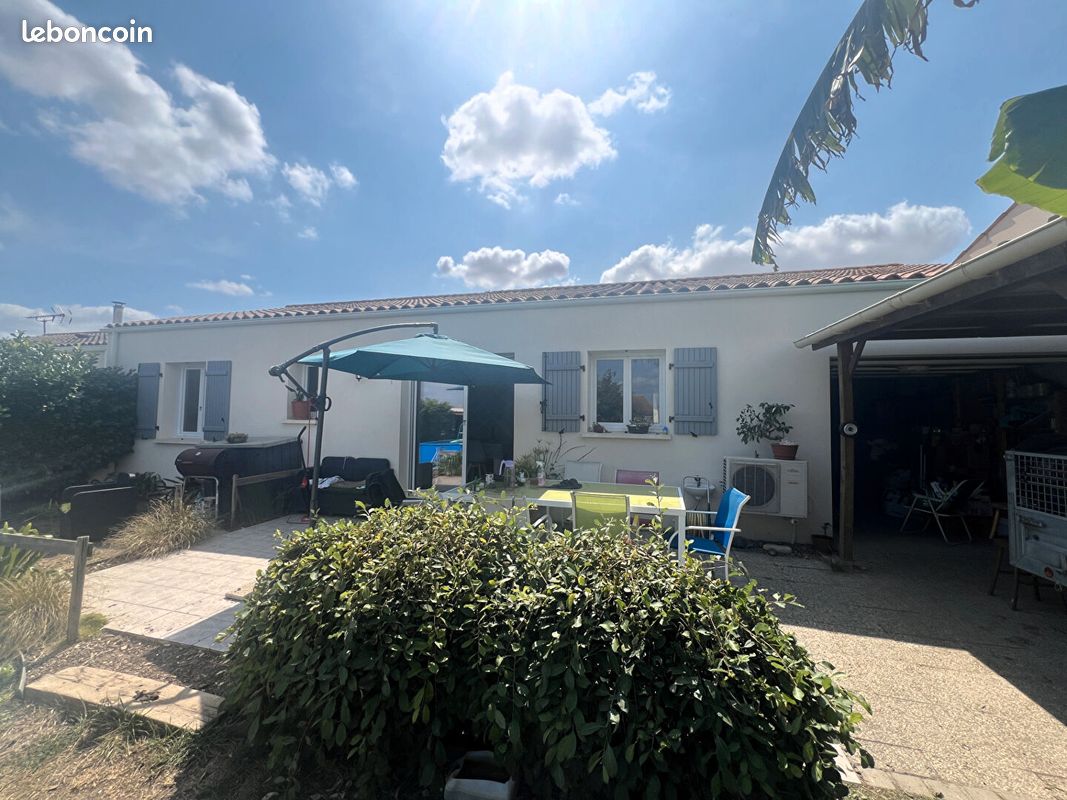 Дом с 3 спальнями в Сен-Жан-де-Ливерсе, Франция № 340156