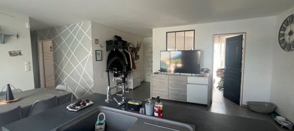 Дом с 3 спальнями в Сен-Жан-де-Ливерсе, Франция № 340156 2