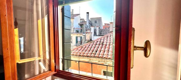 Studio in Venice, Italy No. 37252 8