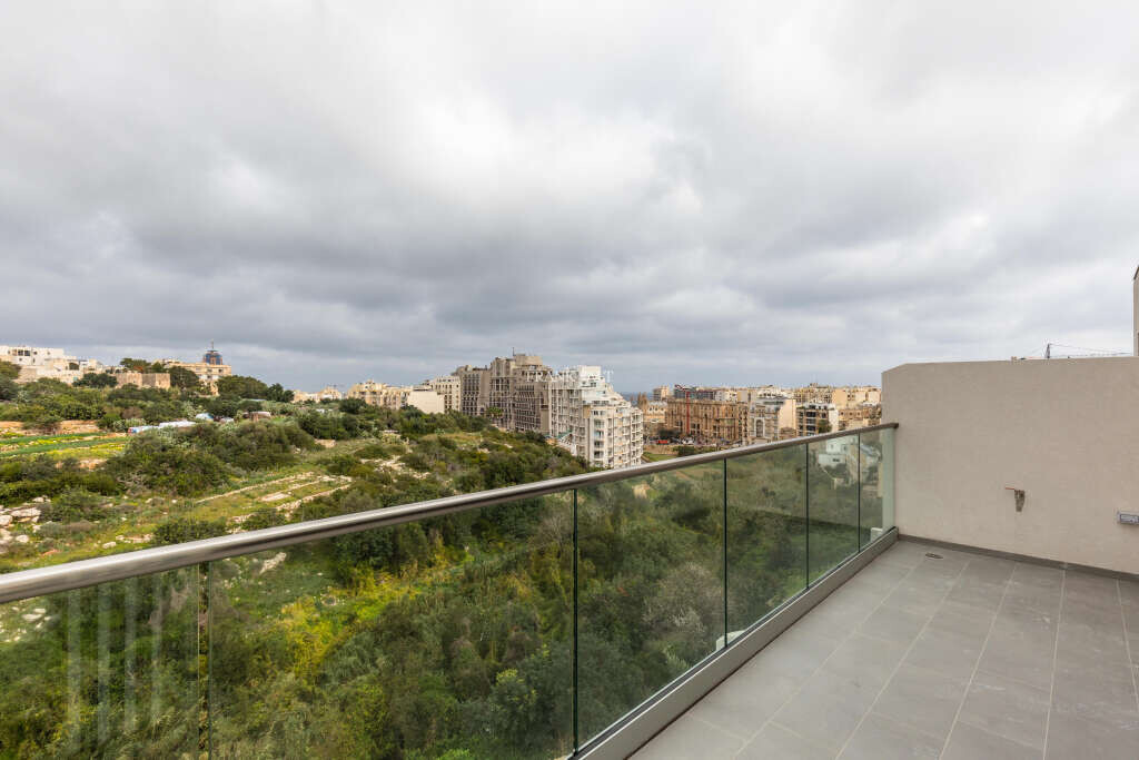 Квартира с 3 спальнями в Сент-Джулианс, Мальта № 4360