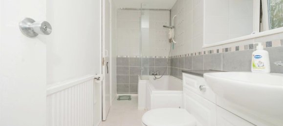 4 bedrooms Townhouse in Borehamwood, United Kingdom No. 6202 6