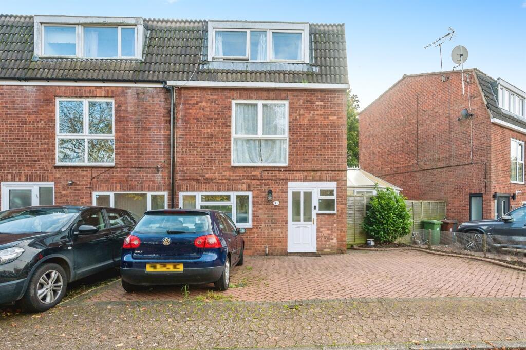 4 bedrooms Townhouse in Borehamwood, United Kingdom No. 6202