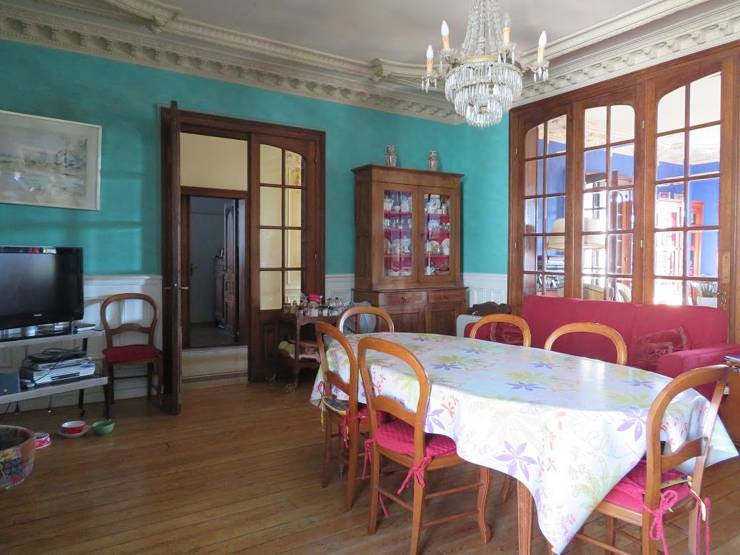 6 bedrooms House in Neuvilly, France No. 92413