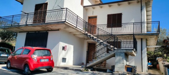 4 rooms Apartment in Lettomanoppello, Italy No. 251908 2