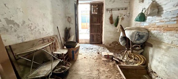 Casa de 4 dormitorios en Baeza, Spain No. 165945 3