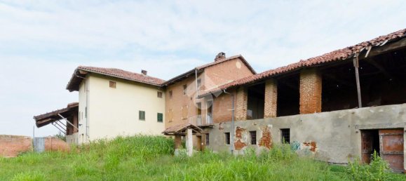 3 bedrooms House in Riva presso Chieri, Italy No. 263402 2